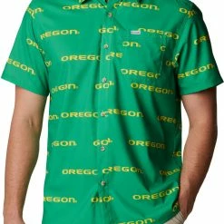 Best Sale 🎁 Columbia Men's Oregon Ducks Green Super Slack Tide Button Down 👚 Shirt 😍